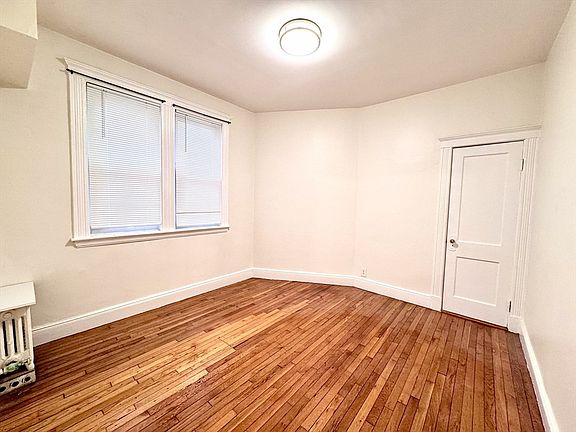 3rd image of 28 Sidlaw Rd APT 2