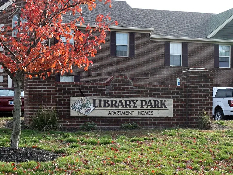 Library Park — Photo 2