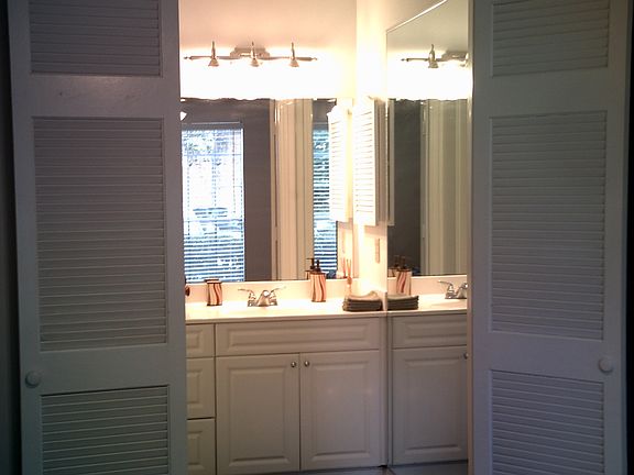 Vanity/Bath