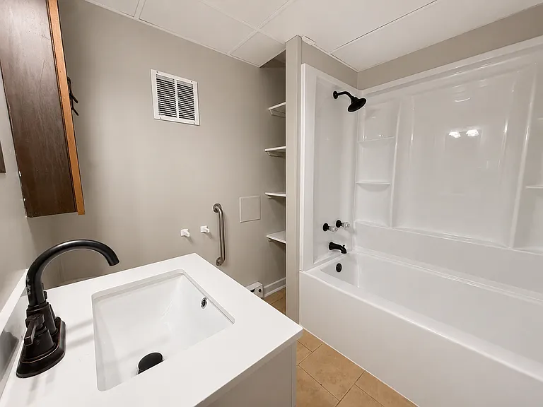 1407 Grace St #B — Photo 6