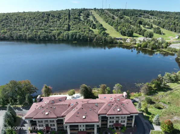 322 Hummingbird Way #102J2, Lake Harmony, PA 18624