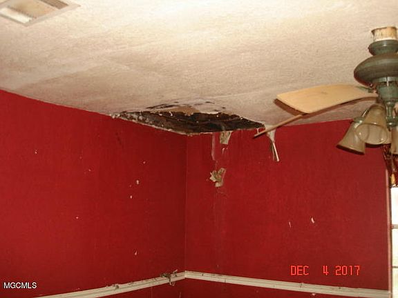 3rd image of 14105 Suburban Dr