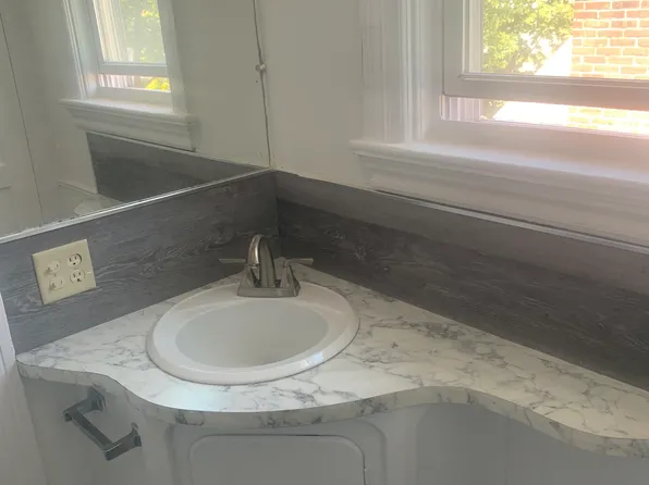 78 Orchard St Floor 2, Cranston, RI 02910