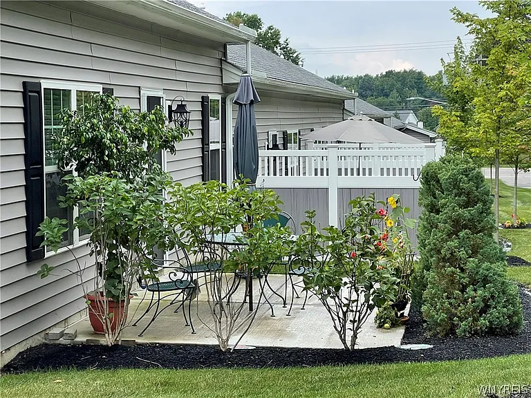 5281 Chestnut Rdg — Photo 10