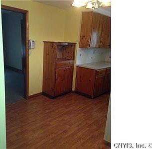 4th image of 1435 Court St