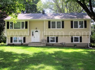 8 Cathy Ln, Chester, NJ 07930