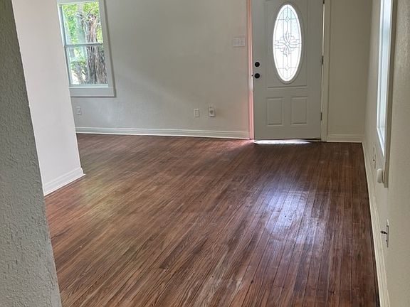 2nd image of 811 8th Ave N