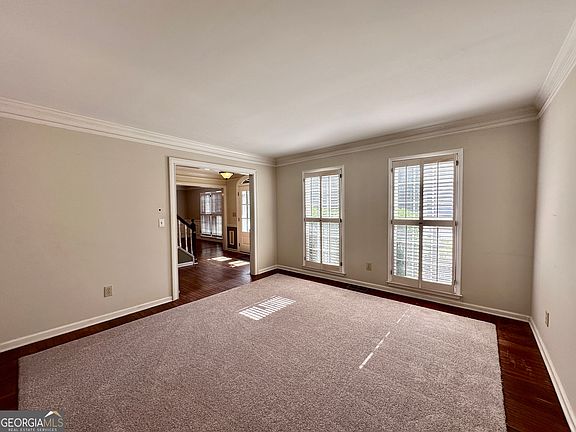 3rd image of 2559 Hollycreek Dr NE