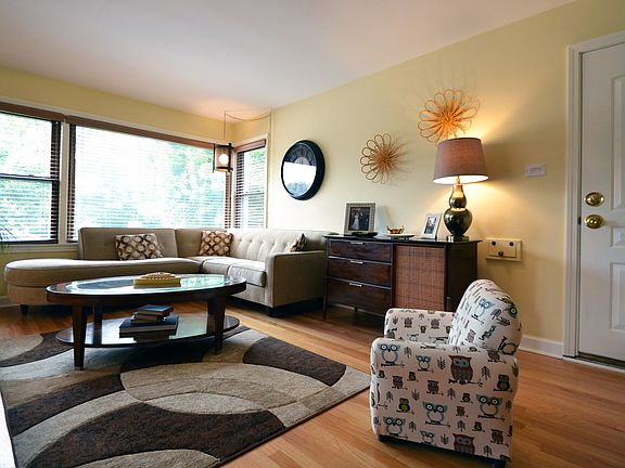 4th image of 9307 S Avers Ave