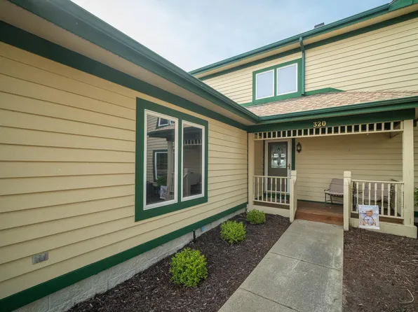 320 Lakeshore Dr, Manistee, MI 49660