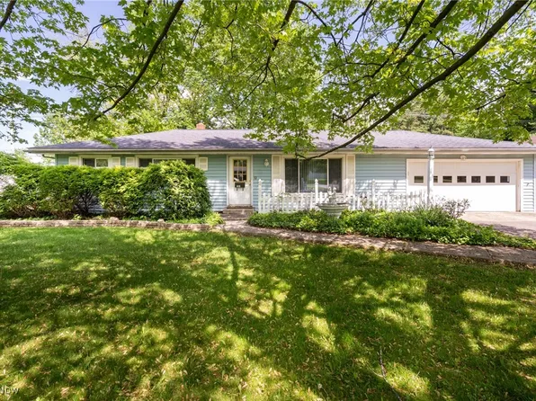 915 Sharondale Dr, Amherst, OH 44001