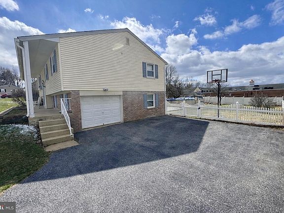 5th image of 38 Covington Dr