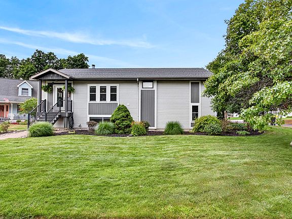 2nd image of 1329 Dewberry Ct NE
