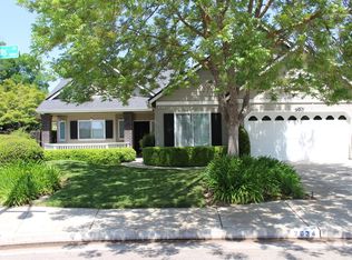 2034 E Poppy Hills Dr, Fresno, CA