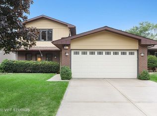 5760 Alabama Ave, Clarendon Hills, IL