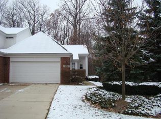 694 Chestnut Dr #1, Wixom, MI 48393