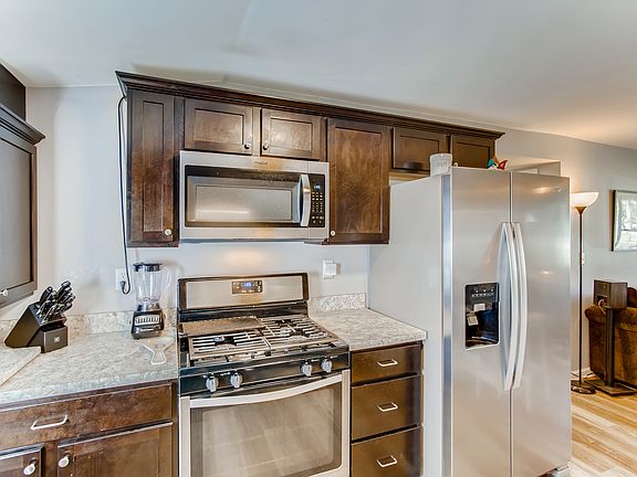 5th image of 128 Home Dr