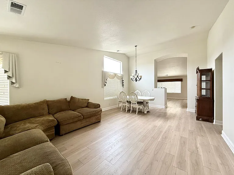 2351 Fairhaven Dr — Photo 2