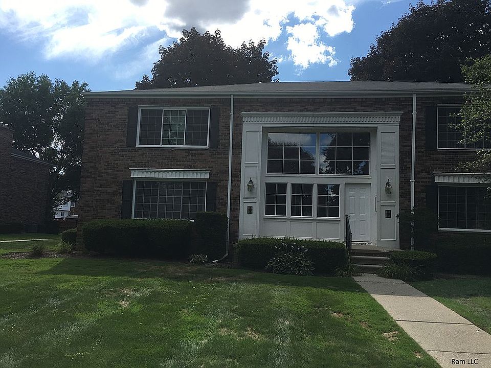 548 East Fox Hills