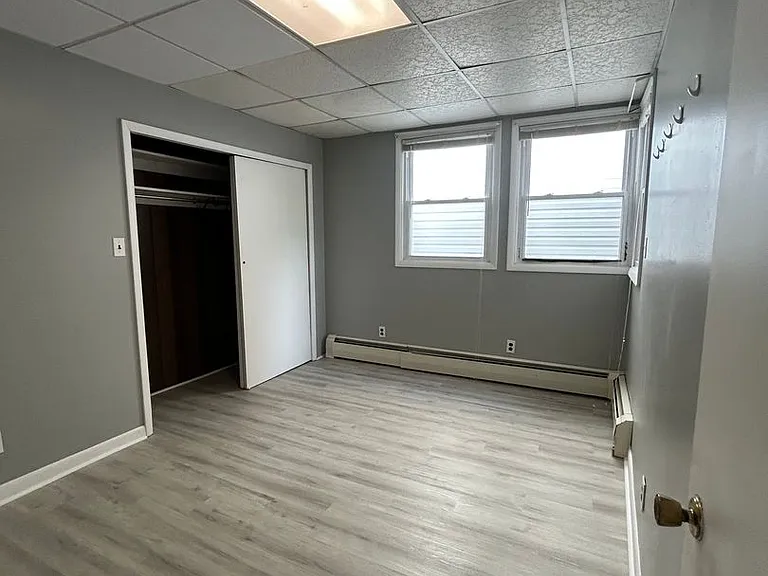 533 W Broadway — Photo 19