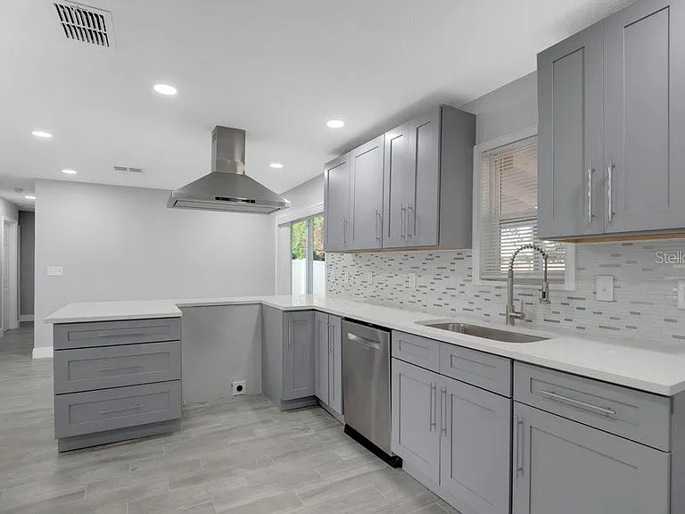2115 Messina Ave — Photo 12