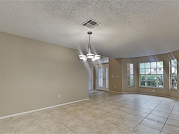 5th image of 302 Prairie Dune Way