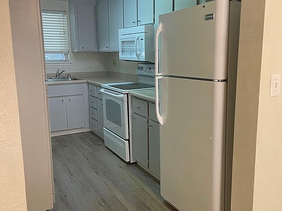 2nd image of 1941 Grande Cir APT 77