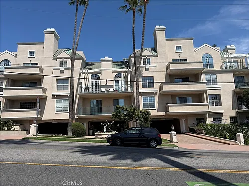 930 N Doheny Dr Photo 1