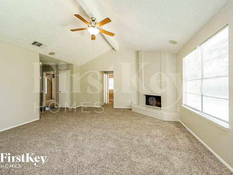 23314 Balthasar St — Photo 6