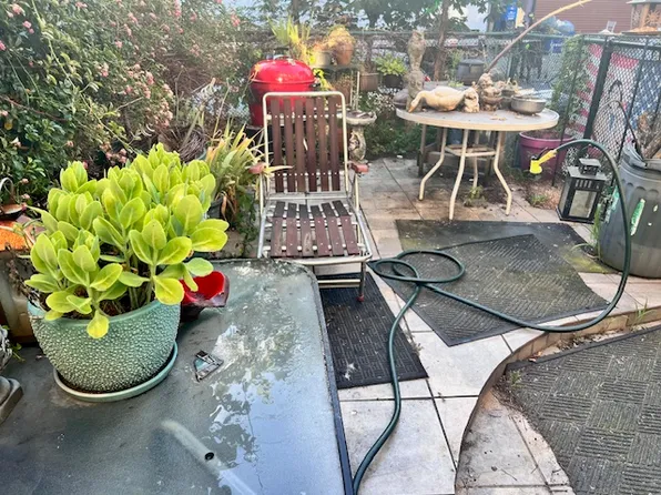 25 Van Dam Street image 3 of 22