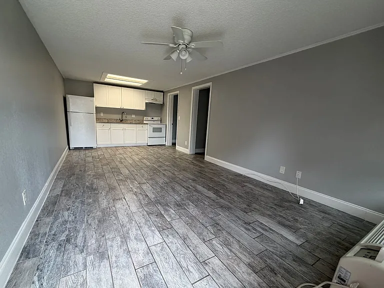 Strawberry Place Apartments — Photo 3