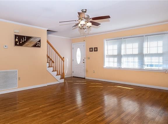 3rd image of 7 Wells Park Dr #1