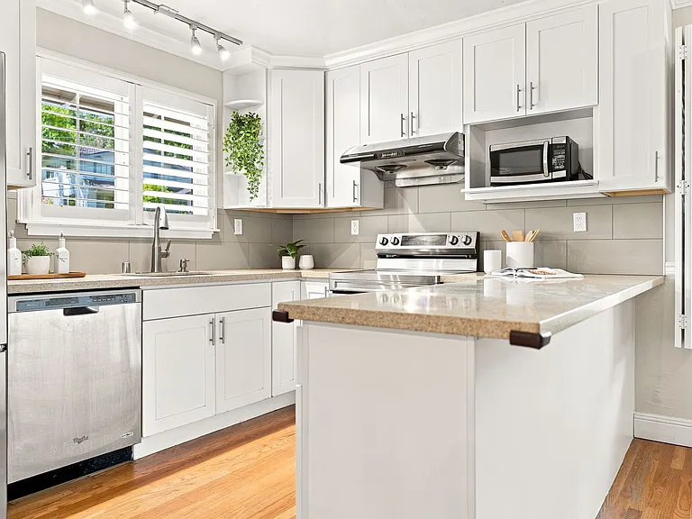 930 Sousa Dr — Photo 1