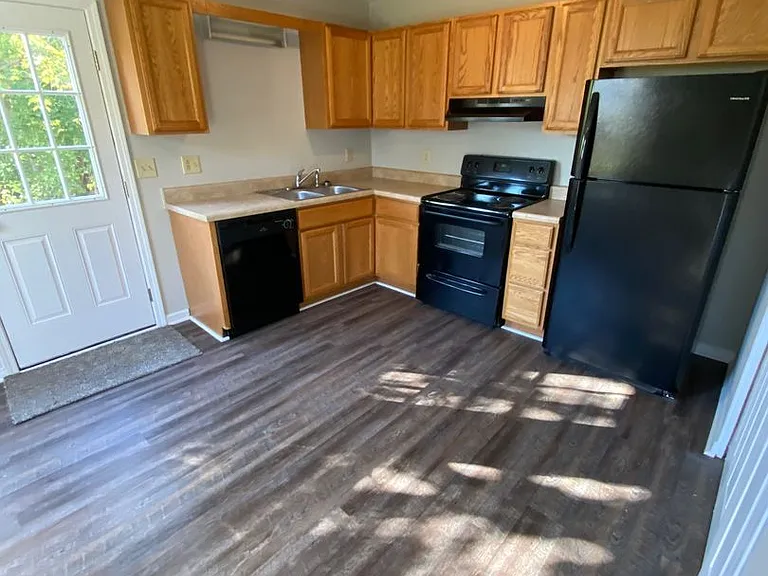 102A Kingsbury Ct — Photo 4