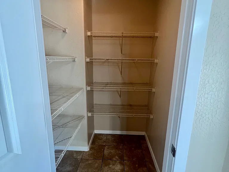 173 N Royal Ave — Photo 20