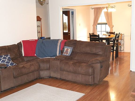 3rd image of 508 Fair Oaks Cir