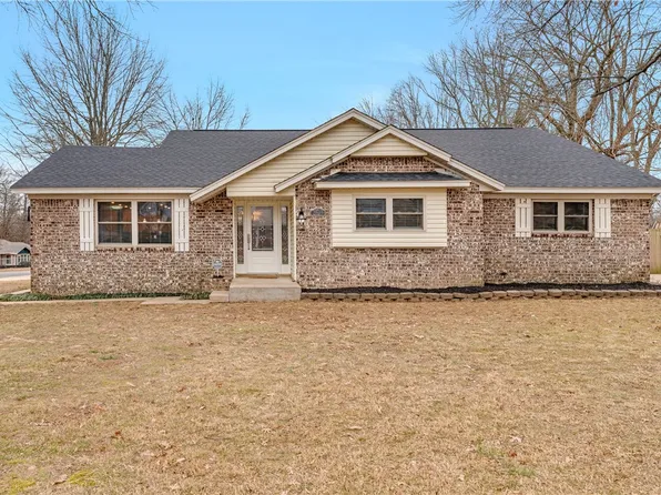 301 W Edmondson Ave, Springdale, AR 72764