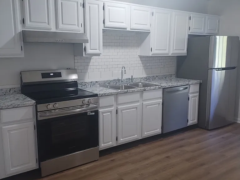 420 Poplar St #B — Photo 3
