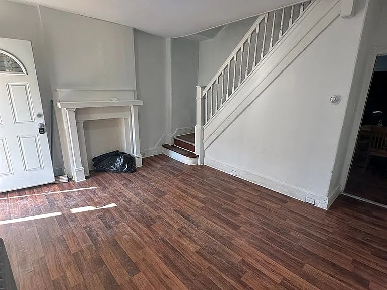 4214 N Darien St — Photo 3
