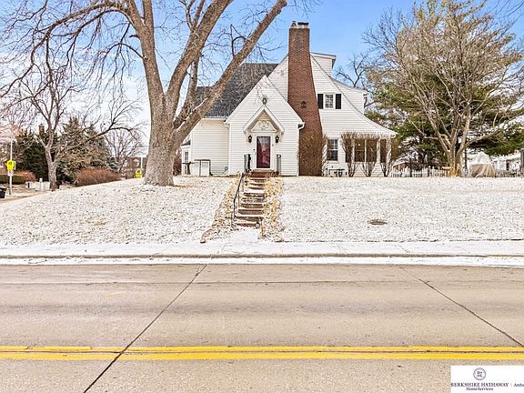 2nd image of 301 S 52nd St