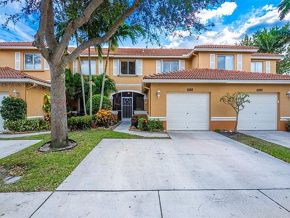 Home For Sale In Briar Bay