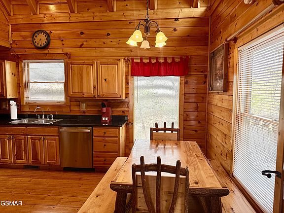 4th image of 1724 Azalea Cir