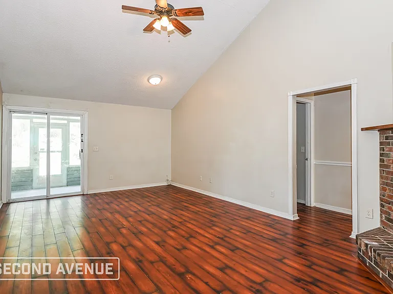 1540 Lake Shore Blvd — Photo 8