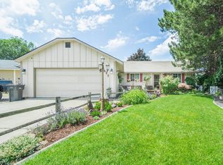 902 W 44th Pl, Kennewick, WA 99337