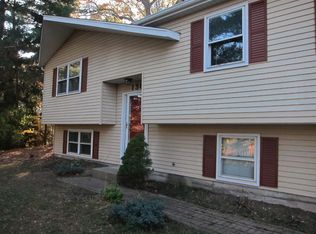 136 Mill Pond Rd, Hamden, CT 06514