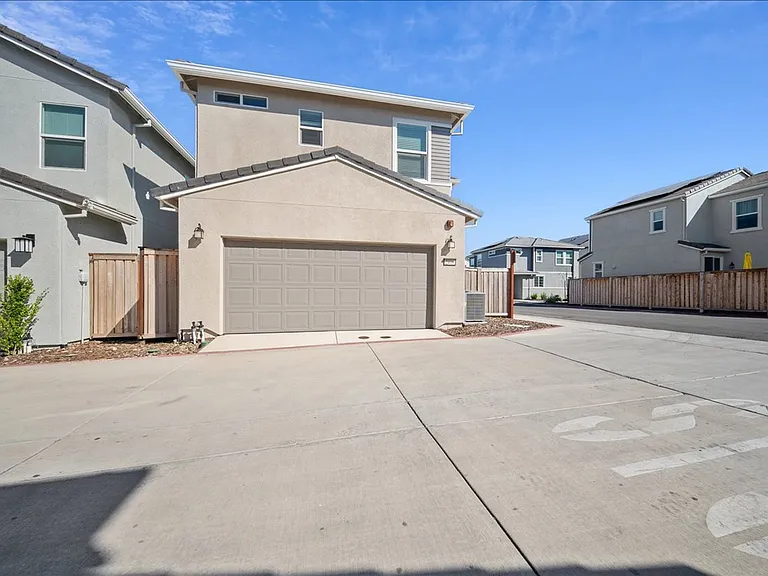 2416 Interstellar Ln — Photo 21