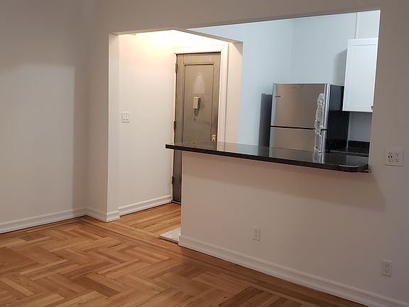 4th image of 632 Ocean Pkwy #1