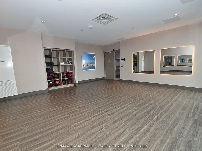 75 James St N #1808 — Photo 17