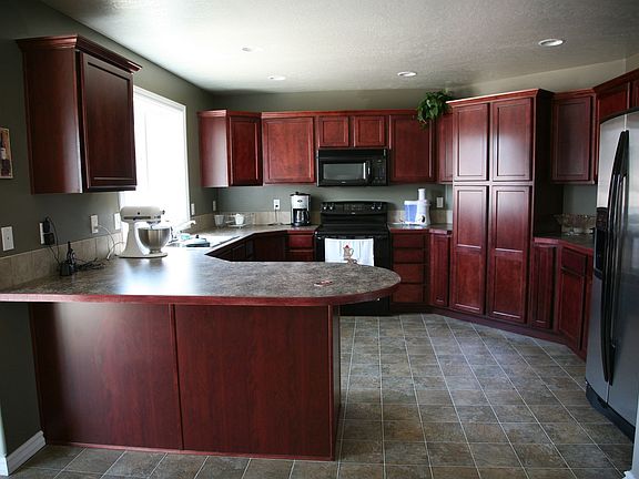 Spacious Kitchen
