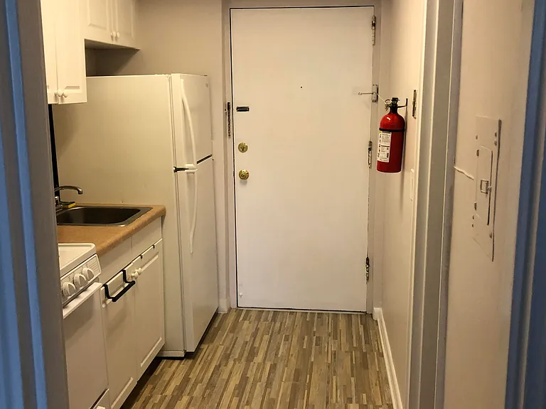 200 Ocean Park Ave #1C — Photo 14